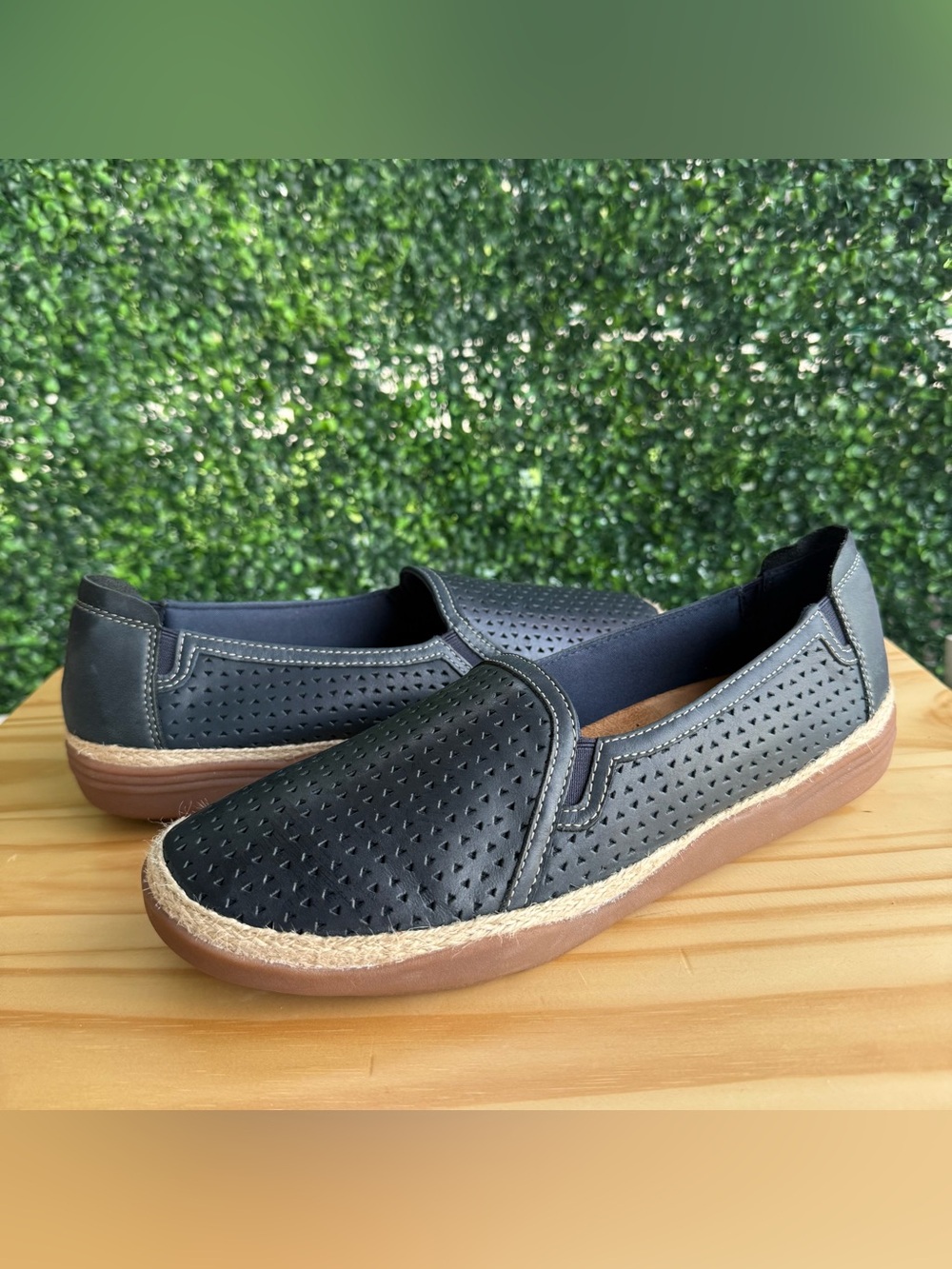 Clarks Elaina Ruby Navy Leather Espadrille Slip-On — Women’s 11M